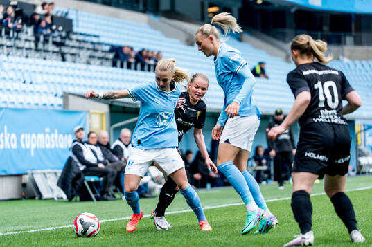 Malmö FFs Nathalie Hoff Persson och Beatrice Persson och