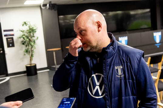Malmö FFs tränare Jonas Valfridsson deppar