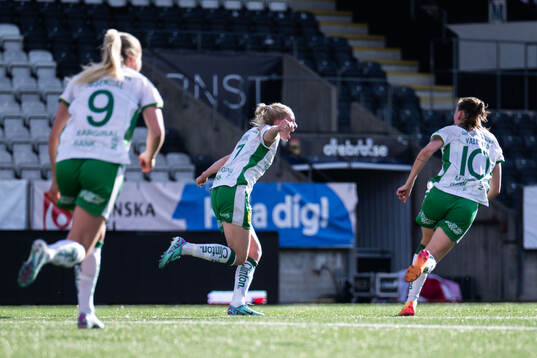 Hammarbys Emilie Joramo jublar