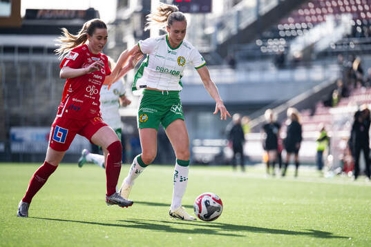 KIF Örebros Katla Maria Thordardottir and Hammarbys Ellen