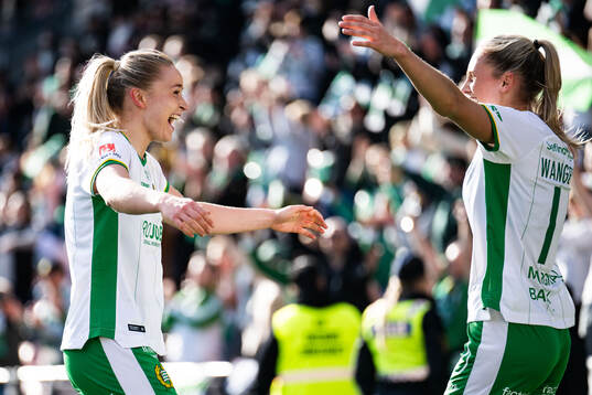 Hammarbys Anna Jøsendal jublar med Ellen Wangerheim