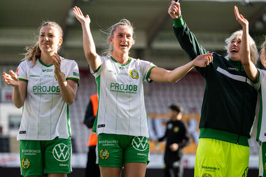 Hammarbys Emma Westin, Ellen Wangerheim och målvakt Moa