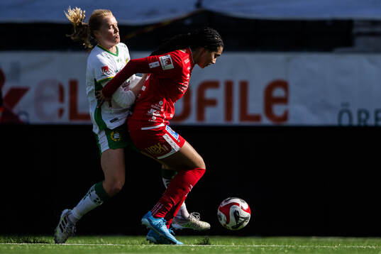 Hammarbys Julie Blakstad och KIF Örebros Ashley Michelle