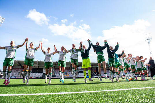 Hammarbys spelare jublar