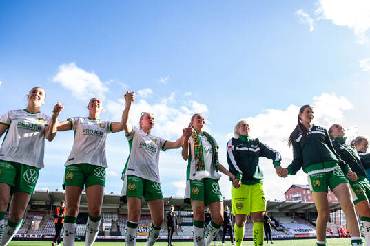 Hammarbys spelare jublar