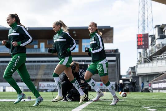 Hammarbys Vilde Hasund, Ellen Wangerheim och Julia Roddar