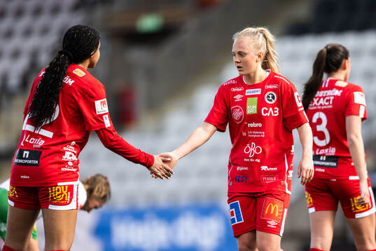KIF Örebros Ashley Michelle Barron och Molly Johansson