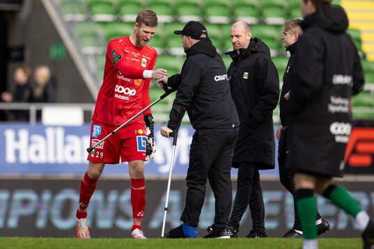 Varbergs målvakt Fredrik Andersson jublar