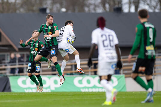 Varbergs Niklas Dahlström och Östersunds Jamie Ryan