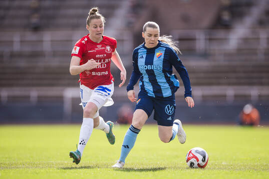 Trelleborgs Sofie Rewucha och Djurgårdens Ebba Hed