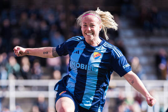 Djurgårdens Therese Åsland jublar