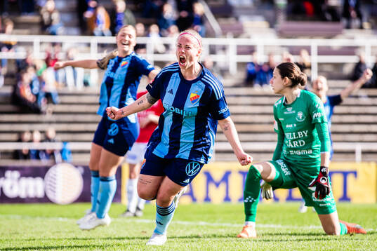 Djurgårdens Sessy Åsland jublar