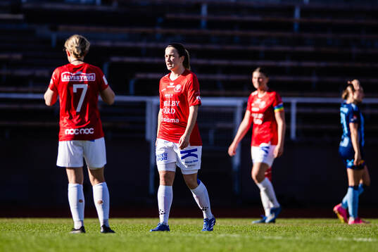 Trelleborgs Viktoria Persson och Saga Ollerstam deppar