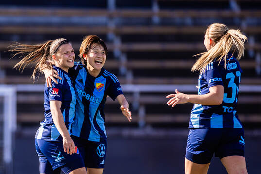 Djurgårdens Shinomi Koyama (m) jublar med Alexsandra