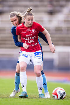 Djurgårdens Ebba Hed och Trelleborgs Sofie Rewucha