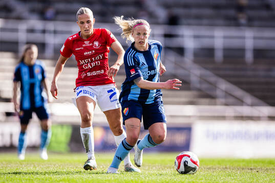 Trelleborgs Hanna Persson och Djurgårdens Sessy Åsland