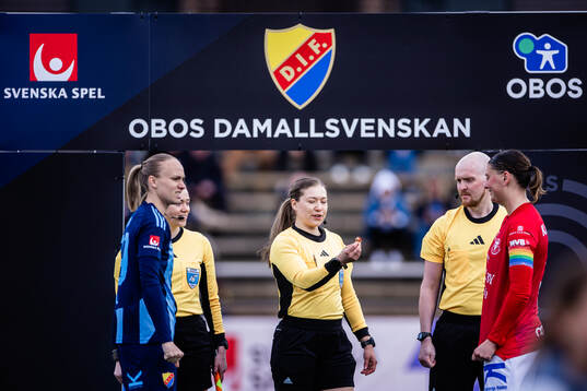 Domare Anastasia Oberlauf Poopuu singlar slant med