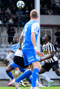 IK Oddevolds John Paul Dembe och Landskronas Kofi Asare