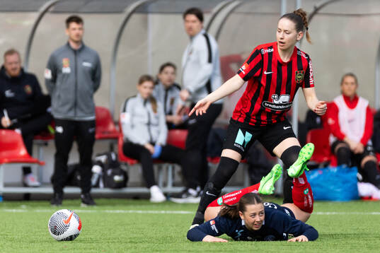 Linköpings Cornelia Kapocs och Brommapojkarnas Fanny Hjelm