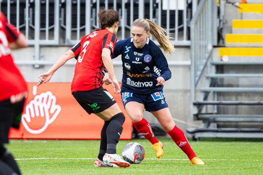 Linköpings Lisa Björk och Brommapojkarnas Julia Olsson