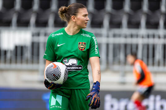 Brommapojkarnas målvakt Anna Aurora Koivunen