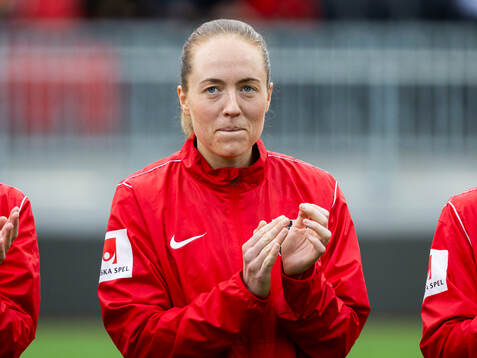 Brommapojkarnas Alice Ahlberg innan  fotbollsmatchen i