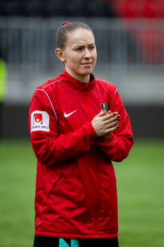 Brommapojkarnas Ida Bengtsson innan fotbollsmatchen i
