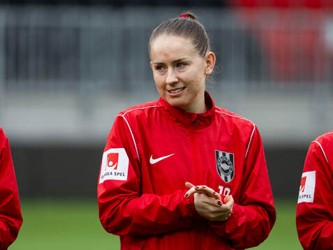 Brommapojkarnas Ida Bengtsson innan fotbollsmatchen i