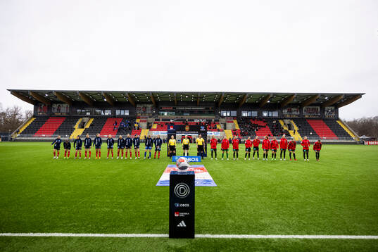 Spelarna från Brommapojkarnas och Linköpings i en lineup