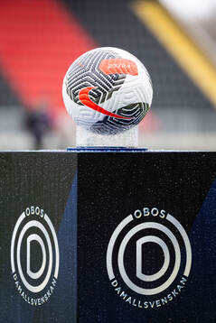 Obos Damallsvenskan matchboll innan fotbollsmatchen i