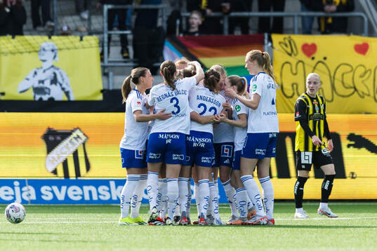 IFK Norrköpings Wilma Leidhammar jublar med lagkamrater