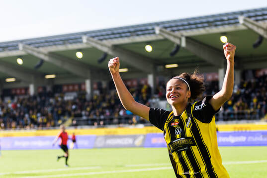 Häckens Felicia Schröder jublar