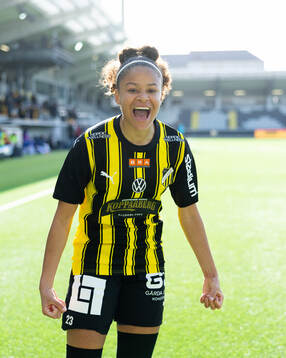 Häckens Felicia Schröder jublar
