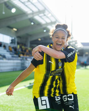 Häckens Felicia Schröder jublar