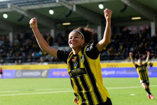 Häckens Felicia Schröder jublar