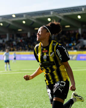 Häckens Felicia Schröder jublar