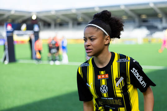 Häckens Felicia Schröder innan fotbollsmatchen i