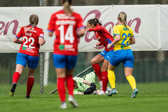 Eskilsminnes målvakt Sacha Micha och Helsingborg s Julia