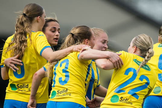 Eskilsminnes Alma Bertilsson jublar