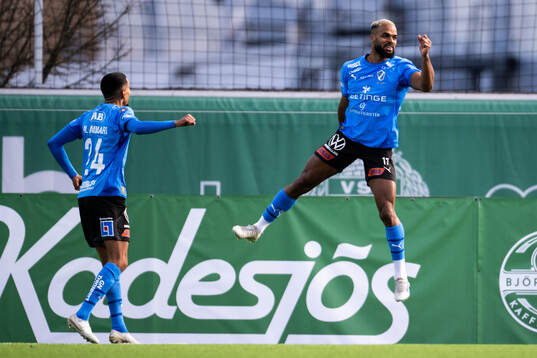 Halmstads Phil Ofosu-Ayeh jublar