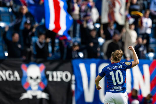 Olaug Tvedten of Vålerenga celebrates