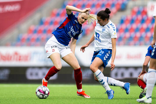 Karina Sævik of Vålerenga and Liliana Melissa Taugbøl
