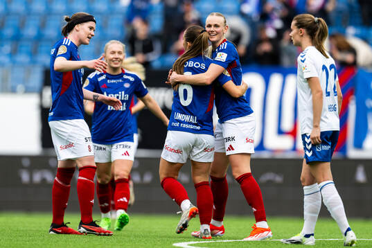 Tilde Lindwall of Vålerenga celebrates with teammate