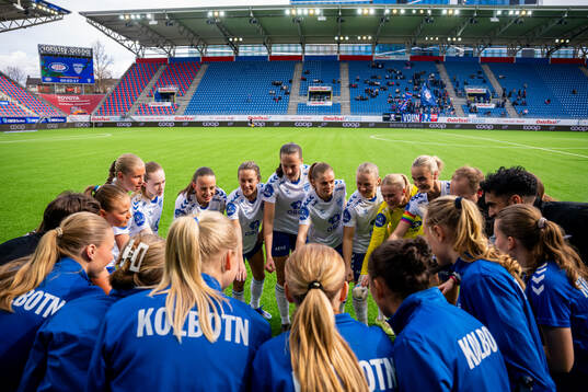 Eline Hegg, goalkeeper Selma Panengstuen, Emma Braut Brunes