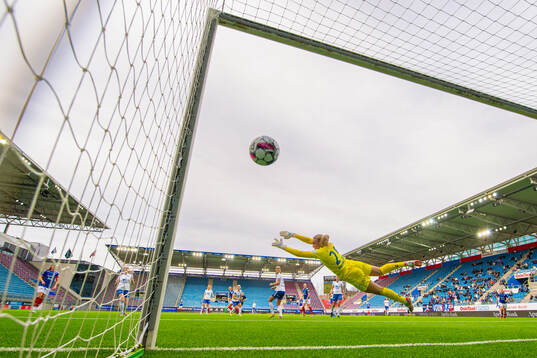 Tilde Lindwall of Vålerenga scores the 3-0 goal behind