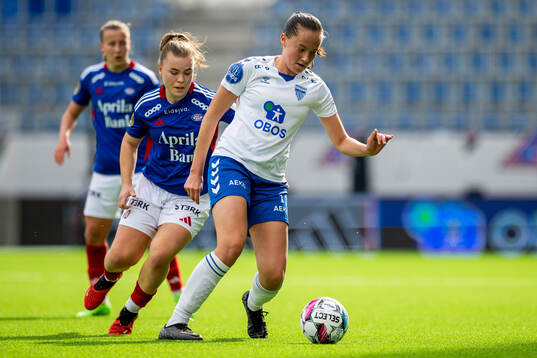 Olaug Tvedten of Vålerenga and Mille Helland Flø of