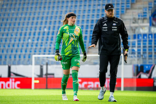 Goalkeeper Tove Enblom of Vålerenga at half-time
