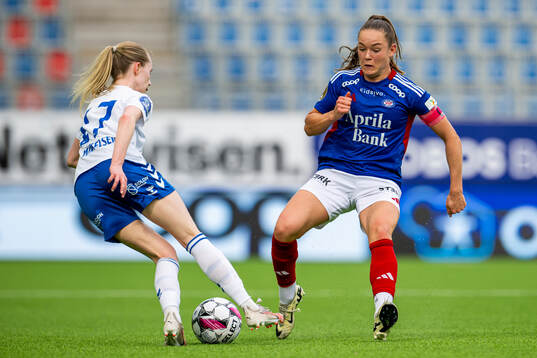 Thea Mikkelsen of Kolbotn and Janni Thomsen of Vålerenga