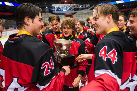 Örebros spelare jublar