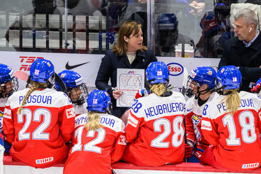 Head coach Carla MacLeod of Czech Republic